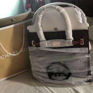 MK purse 💯 authentic NWT